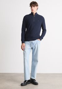 Tommy Hilfiger STRUCTURE ZIP MOCK - Jumper - blau