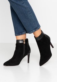 Tamaris Heart & Sole Stivaletti con tacco - black