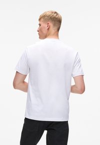 Karl Lagerfeld Jeans VERTICAL LOGO - Potiskana majica - white