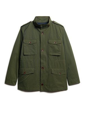 Chaqueta de utilidad verde oliva con un collar, cuatro bolsillos frontales, cierres de botón y epaulettes en los hombros. Hecha de un material duradero y ligero.