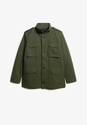 Olijfgroene utilityjack met een kraag, vier voorkeπου свои, knoopsluitingen en schouderepauletten. Gemaakt van een duurzaam, lichtgewicht materiaal.