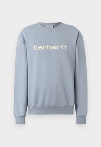 Ανοιχτό μπλε φούτερ Carhartt με στρογγυλή λαιμόκοψη, μακριά μανίκια και ριμπ μανσέτες και τελείωμα, με το λευκό κεντημένο όνομα της μάρκας στο στήθος.