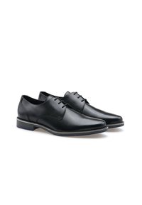 Scarpe stringate in pelle nera con una texture liscia, design a punta e cuciture sottili. Presentano lacci e una suola in gomma a profilo basso.