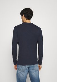 Guess ORIGINAL LOGO - Camisola de manga comprida - suiting blue