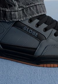 Globe TILT - Zapatillas skate - storm grey/black