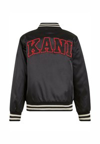 Černá saténová bomber bunda s límcem, manžetami a lemem v bílo-černých pruhovaných barvách a nápisem "KANI" s červeným obrysem přes horní část zad.