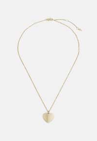 Halskette in Goldoptik mit einem herzförmigen Anhänger mit strukturiertem, geripptem Design. Die Kette ist zart und verfügt über einen Karabinerverschluss.