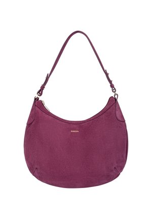Lila Wildleder-Umhängetasche mit geschwungener Silhouette, verstellbarem Ledertrageriemen und einem dezenten goldenen Logo. Glatte Textur und minimalistisches Design.