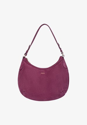 Lila Wildleder-Umhängetasche mit geschwungener Silhouette, verstellbarem Ledertrageriemen und einem dezenten goldenen Logo. Glatte Textur und minimalistisches Design.