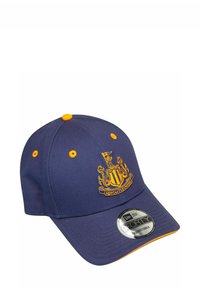 Marineblauer Baseball-Cap aus Stoff mit gelben Nähten, vorne mit einem Vereinswappen, verstellbarem Sitz und einem gebogenen Schirm.