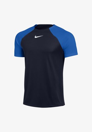 Nike tričko s námořnickým tělem a modrými raglánovými rukávy, vyrobené z lehkého materiálu, s bílým logem na hrudi.