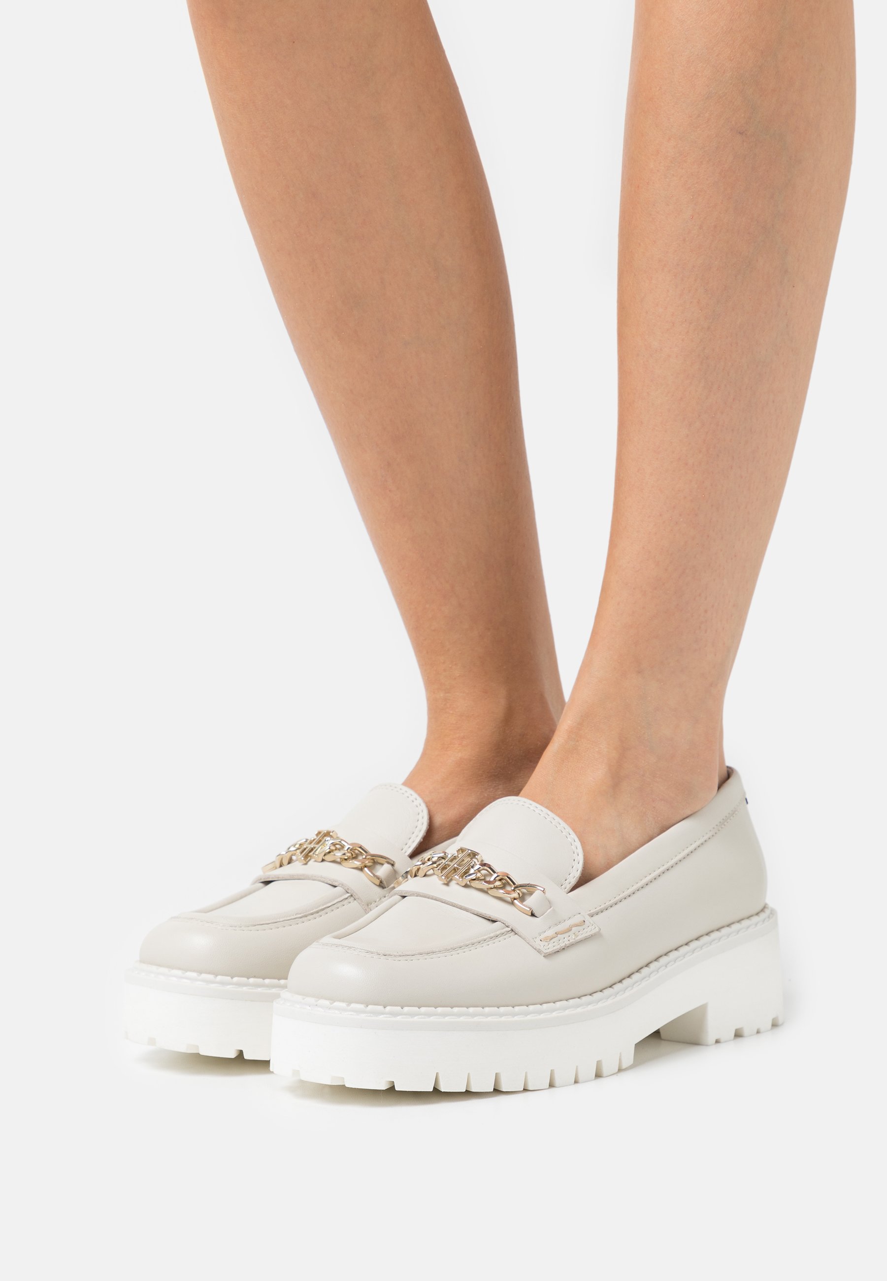 guess burgundy heels