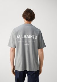 AllSaints UNDERGROUND CREW - Marškinėliai su spaudiniu - cliff grey