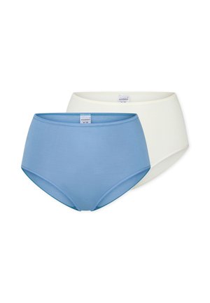 Zwei Damen-Slips aus Baumwolle mit hohem Bund, einer in Hellblau und einer in Off-White, gestapelt vor weißem Hintergrund.