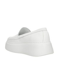 Weiße Leder-Slipper mit strukturiertem Obermaterial, rundem Zehenbereich und dicker weißer Plattformsohle. Merkmale sind minimale Nähte.