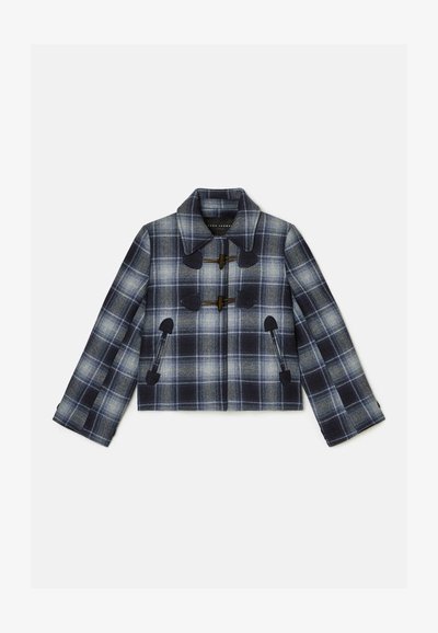 Casaco de lã xadrez em azul-marinho com design cropped, gola larga, fechos em botão e dois bolsos. Apresenta um padrão de tecido texturizado.
