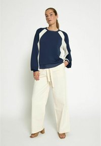 PEPPERCORN DICETTE  - Mikina - black iris