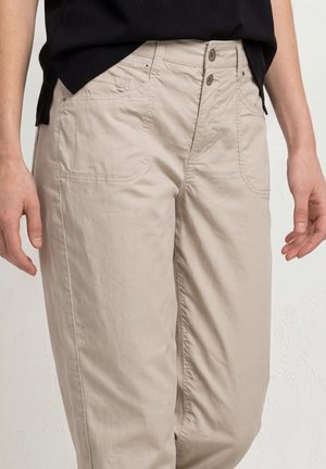 Street One, HIGH WAIST BARREL LEG HOSE - Pantalon classique - clay sand