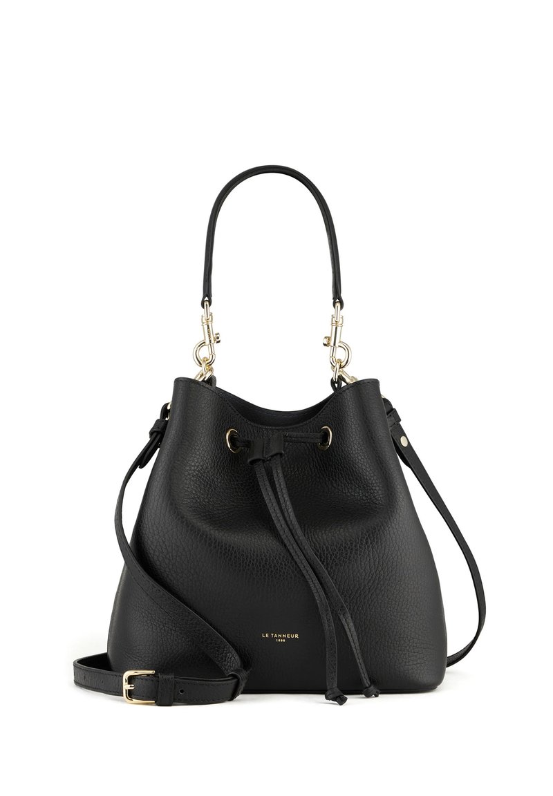Borsa a secchiello nera in pelle con finitura testurizzata, hardware dorato, chiusura a coulisse e tracolla rimovibile.