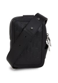 Borsa a tracolla in pelle nera con motivo geometrico in rilievo, zip argentata e tracolla regolabile. Presenta un design rettangolare elegante.