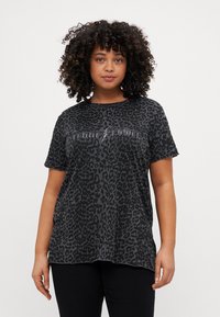 ONLY Carmakoma CARMIKO LIFE WASHED TEE - Triko s potiskem - phantom