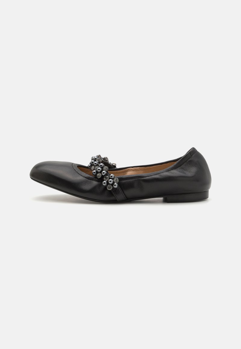 Stuart Weitzman - POPPY BALLET FLAT - Ankle strap ballet pumps - black/graphite, Enlarge