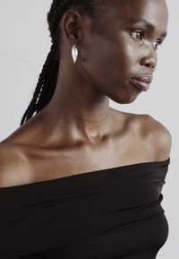 Materiel CAPE SLEEVE BODY - Trükipildiga T-särk - black