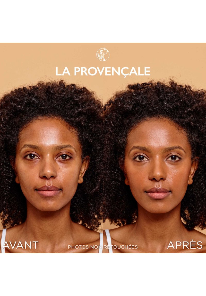 Portraits avant et après d'une personne aux cheveux foncés et bouclés. Le ton de peau semble plus lisse et plus uniforme sur l'image après. L'arrière-plan est beige.