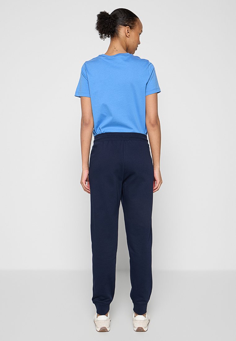 REGULAR FIT