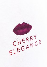 Weißer Stoff mit einer Grafik von dunkelroten Lippen über dem Text "CHERRY ELEGANCE" in funkelnden roten Strasssteinen. Glatte Textur.