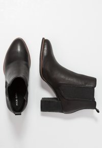 Pier One Botines bajos - black