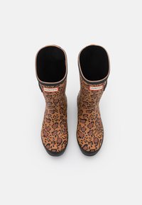 Hunter ORIGINAL WOMENS SHORT LEOPARD VEGAN - Regenlaarzen - rich tan/saddle/black