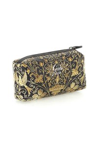 Pochette cosmetica nera con intricati motivi floreali e di uccelli dorati, dotata di chiusura con zip e nome del marchio ricamato sulla parte anteriore.