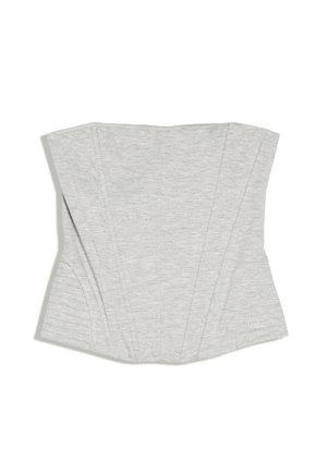 Lichtgrijze mouwloze top in korsetstijl met gestructureerde verticale naden en een licht uitlopende taille, plat gelegd op een witte achtergrond.