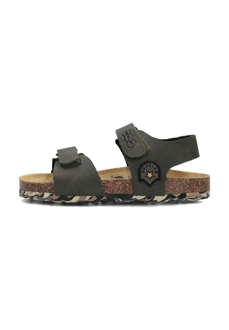 Groene verstelbare sandalen met een kurken zool, voorzien van een rubberen onderkant met camouflagepatroon en logo-accenten op de banden.