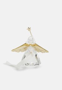 Figurina di angelo in cristallo con ali dorate, corpo trasparente e una stella sopra. Presenta un nastro bianco alla base per scopi decorativi.