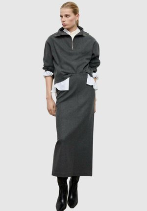 Ozko oprijeto krilo - Dark grey