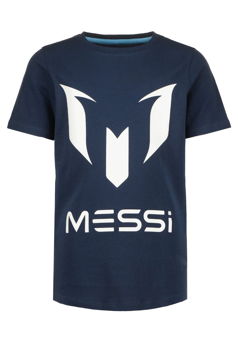 Tamsiai mėlynas medvilninis marškinėlis su dideliu baltu grafiniu dizainu priekyje, įskaitant stilizuotą logotipą ir tekstą "MESSi".