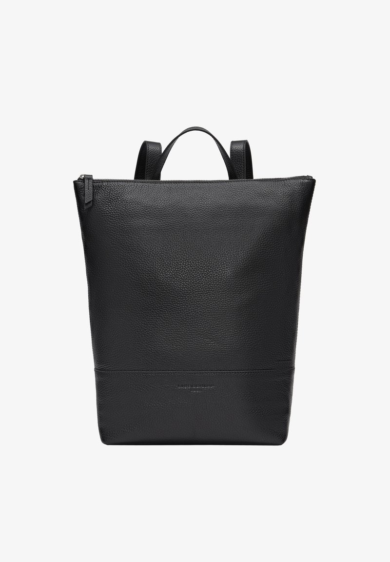 Sac à dos en cuir noir avec une surface texturée, doté de deux bretelles et d'une poignée supérieure. Design simple, fermeture éclair.