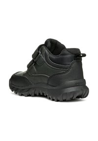 Zapatos de senderismo negros con un upper de cuero texturizado y sintético, que cuentan con dos correas ajustables y una suela de goma resistente para mayor tracción.