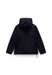 Tengerészkék vízálló dzseki kapucnival, a szegélyen húzózsinórral és a bal vállon kerek logóval. Sima textúrájú, minimalista dizájn.