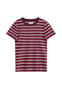 Rood en paarse gestreepte t-shirt met korte mouwen en een ronde hals; heeft horizontale strepen in verschillende breedtes en een contrasterende kraag.