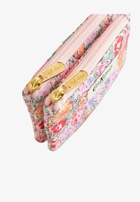 Ej vald, waters ditsy