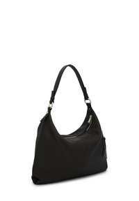 Črna usnjena torbica za rame s ukrivljeno silhueto, zadrgo in nastavljivim ročajem, ki ima zlate kovinske dodatke.