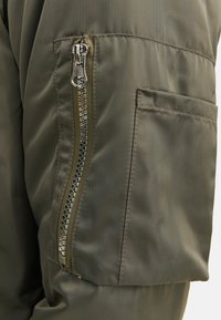 Thumbnail Image 6