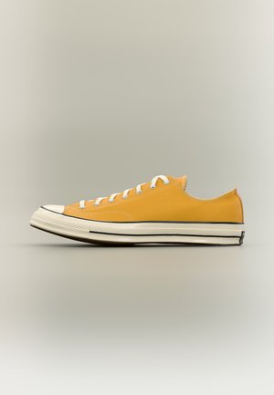 Converse, CHUCK TAYLOR ALL STAR 70 UNISEX - Sneaker low - sunflower/black/egret