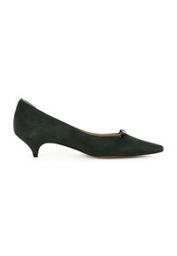 Pump verde in suede con tacco basso, punta affusolata e piccolo fiocco nero decorativo sulla parte superiore, caratterizzato da una texture liscia e un design semplice.