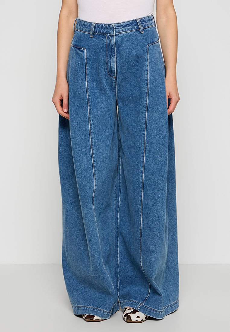 REMAIN Relaxed fit jeans blauw