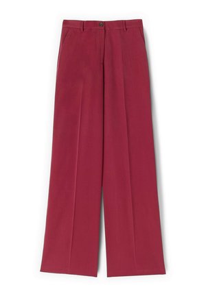 Wysokowodne spodnie o prostych nogawkach w ciemnoróżowym kolorze, z przednimi zagnieceniami, bocznymi kieszeniami, szlufkami na pasek oraz pojedynczym ciemnym guzikiem z przodu.