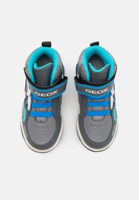 Geox INEK LIGHT UP BOY - Augsti sporta apavi - grey/light blue